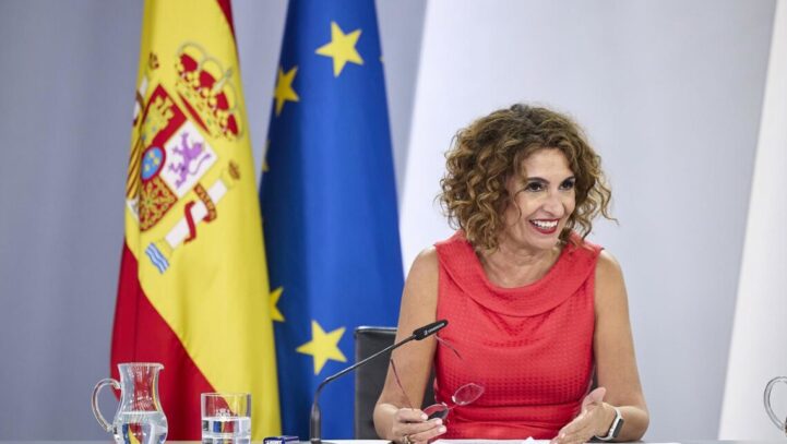 El Gobierno aprueba una ‘quita’ de deuda de más de 83.000 millones a las CCAA que exigió ERC para Cataluña y niega que «beneficie a un territorio particular»: «Es falso»